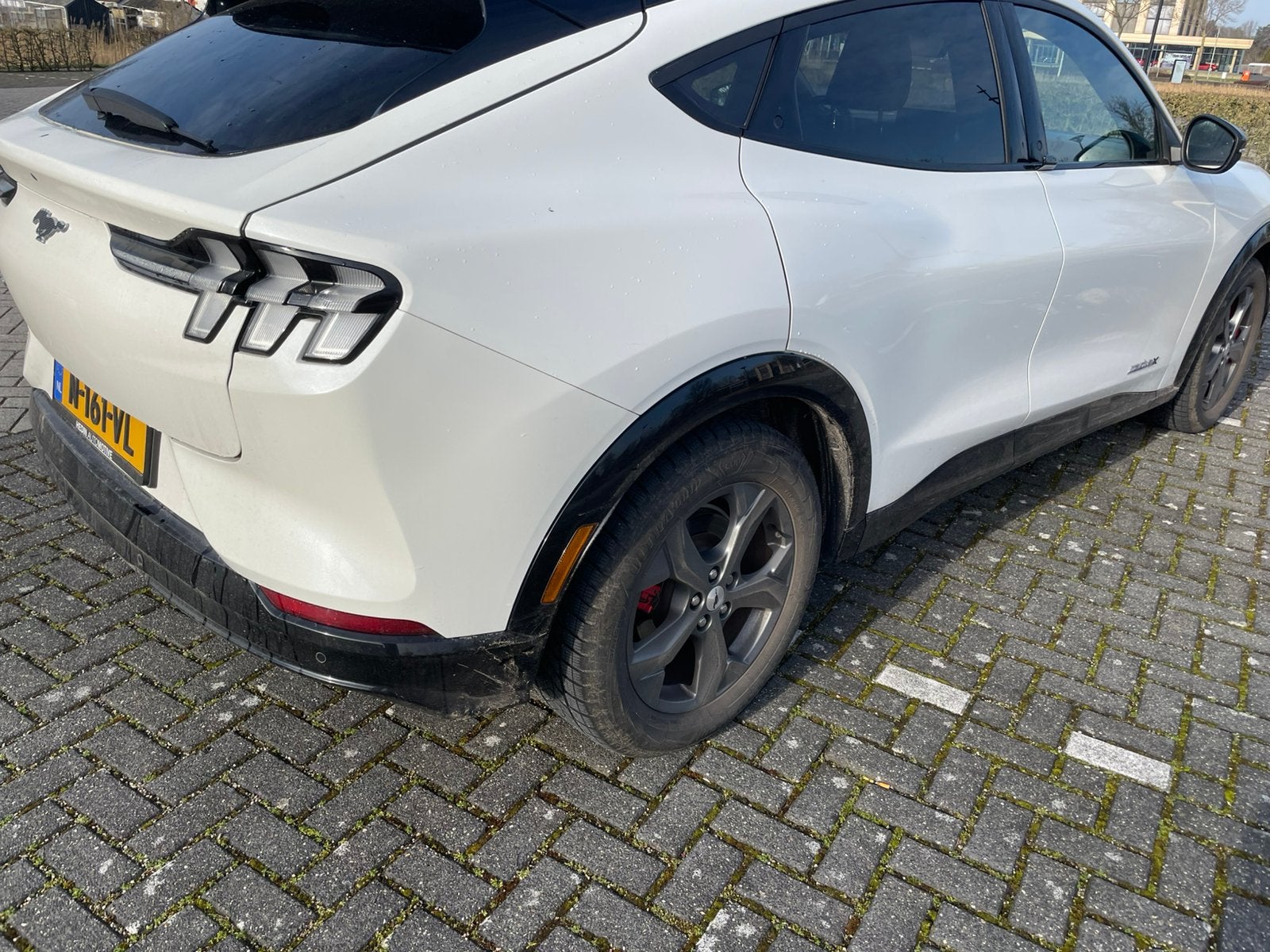 Ford Mustang  98kWh 338pk AWD  btw auto Aut. 2021 Wit, Auto's, Automaat, Zwart, 110 €/maand, Wit