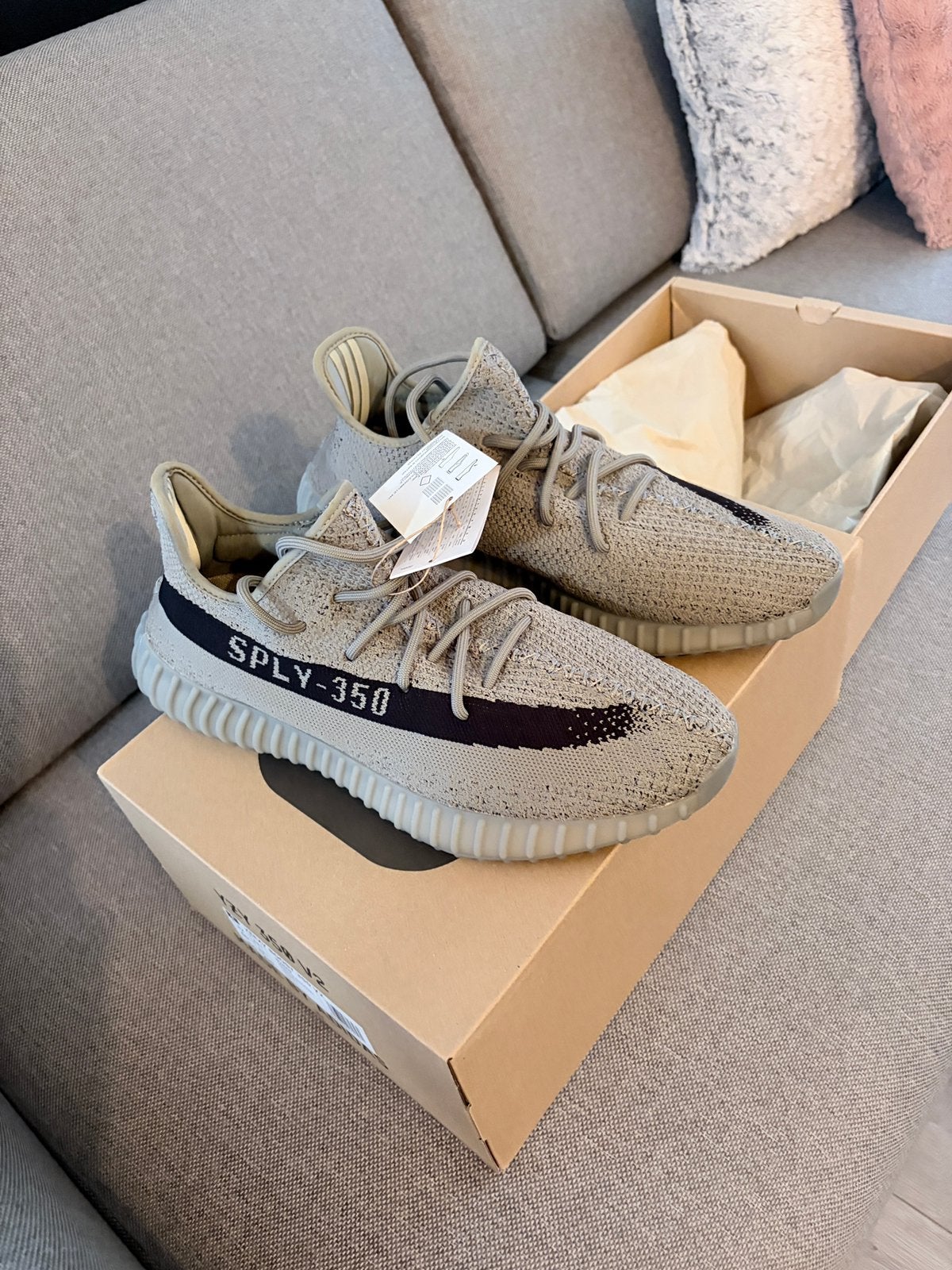 Yeezy Boost 350 V2 Granite 46 2/3 nieuw met bon van aankoop, Overige kleuren, Nieuw, Ophalen of Verzenden, Sneakers of Gympen
