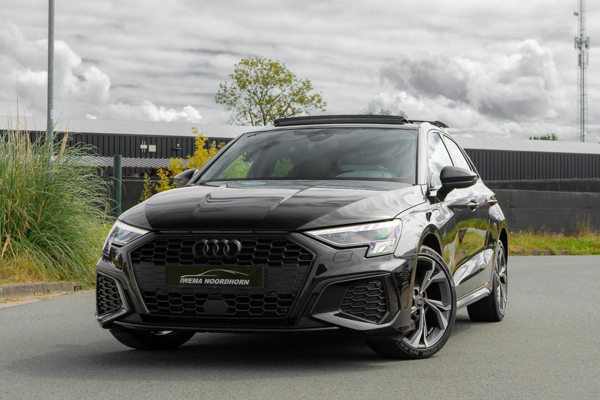 Audi A3 Sportback 40 TFSIe|Panoramadak|Camera|Diamond stitch, Gebruikt, Zwart, 4 cilinders, 1535 kg