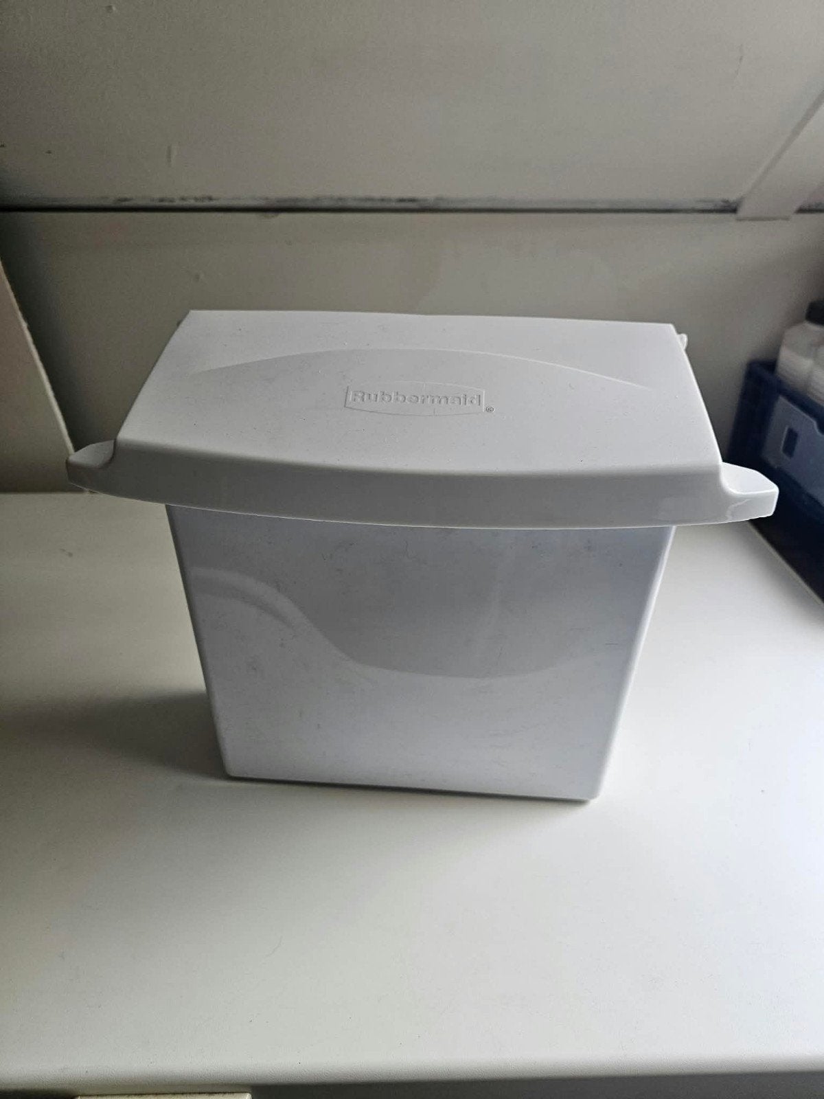 Rubbermaid Hygiëne Box - Wit, Ophalen of Verzenden, Zo goed als nieuw