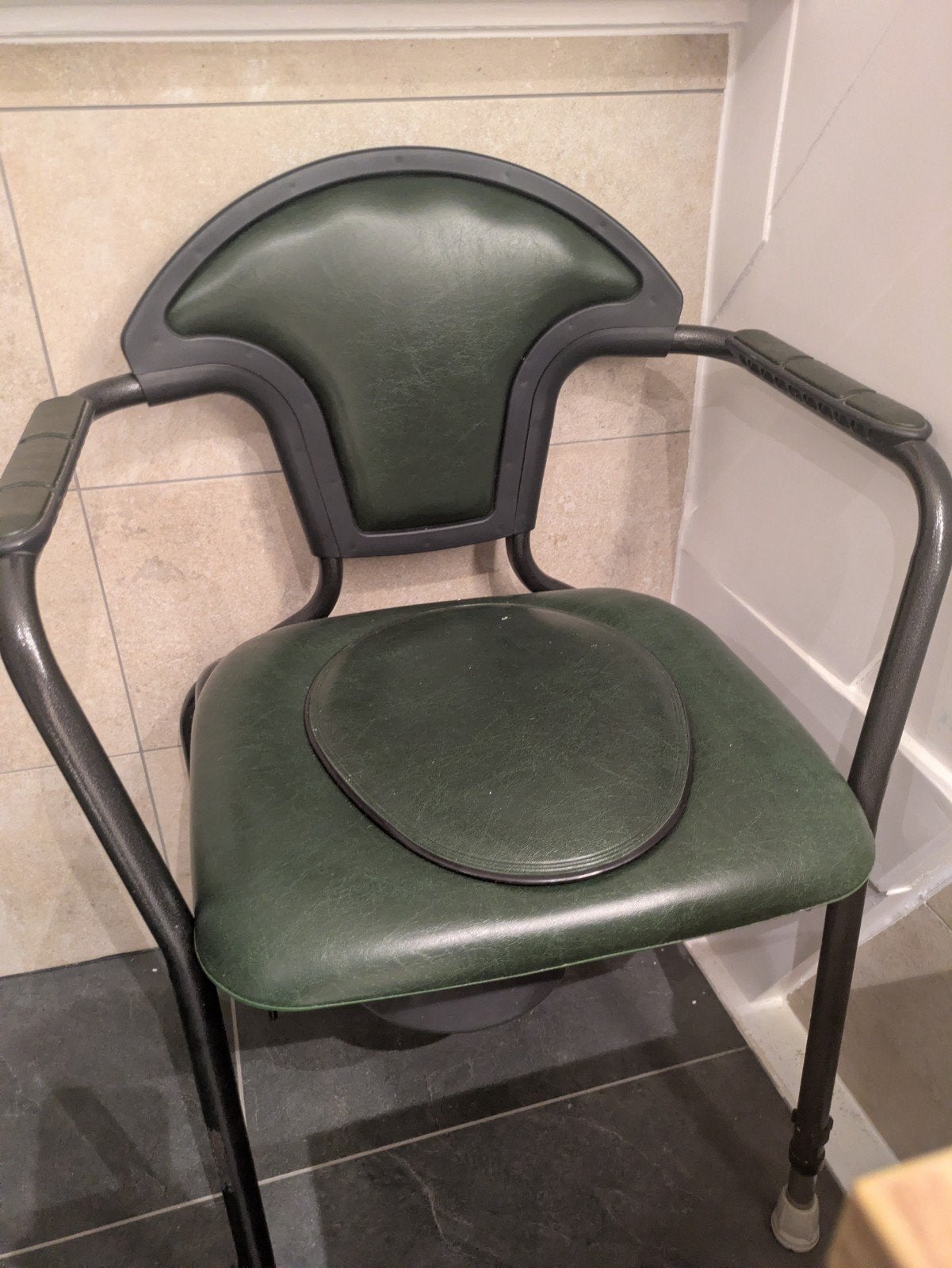 Po stoel/toiletstoel groen met emmer, Huis en Inrichting, Ophalen, 50 tot 100 cm, Minder dan 100 cm, Wasbak of Wastafel