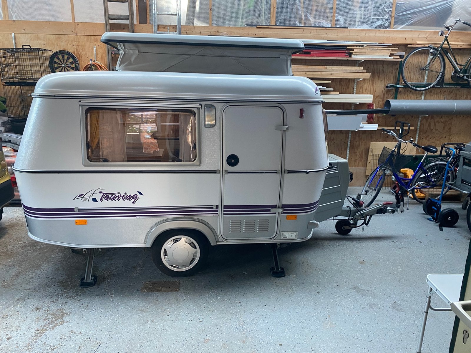 Compacte Eriba Touring Puck - Ideaal voor 2 persone, Caravans en Kamperen, Caravans, Standaardzit, Particulier, 4 tot 5 meter