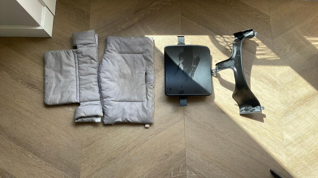 Stokke Tripp Trapp kinderzitje met kussen en eetblad, Ophalen of Verzenden, Gebruikt, Meegroeistoel, Aanschuifbaar