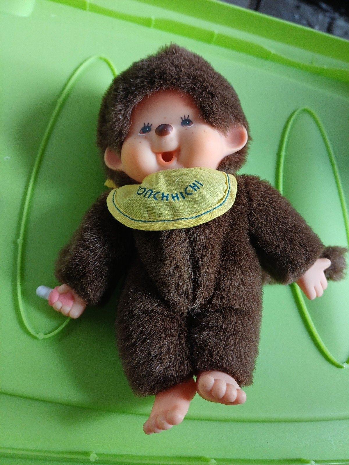 Vintage Monchhichi knuffel met slabber en flesje, Ophalen, Gebruikt, Overige merken, Overige karakters