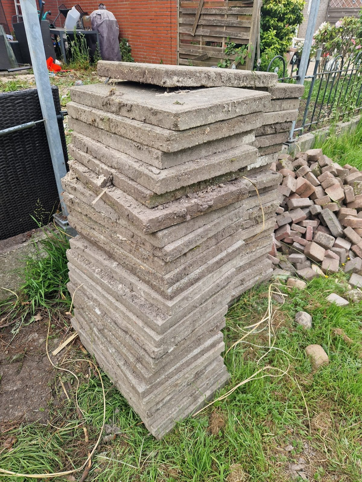GRATIS Oude tuintegels, Ophalen, Gebruikt, Beton, Terrastegels