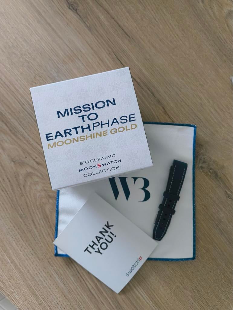 Swatch Mission to Earth phase - Moonshine Gold (December), Sieraden, Tassen en Uiterlijk, Horloges | Heren, Overige materialen