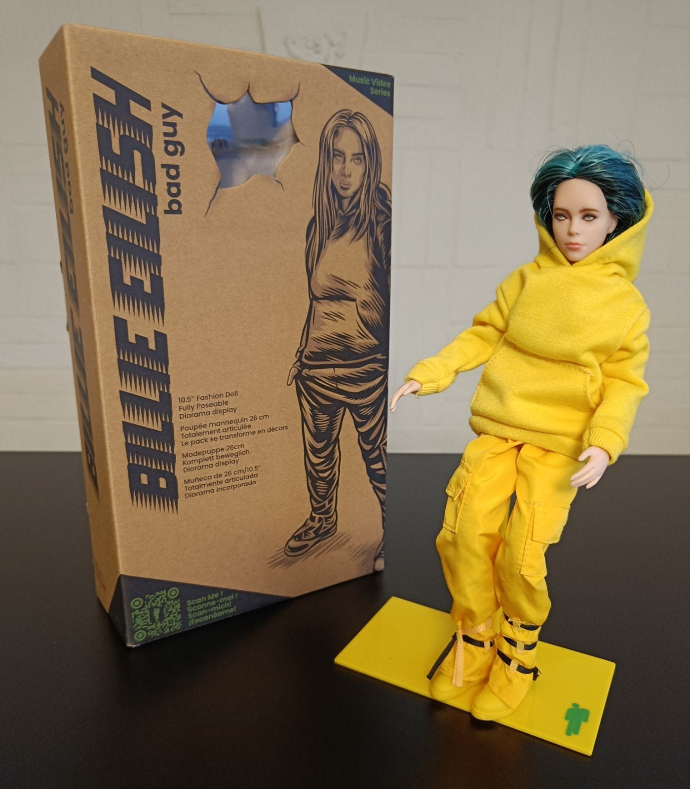 Billie Eilish 'Bad Guy' Fashion Doll., Ophalen of Verzenden, Zo goed als nieuw, Pop, Beeldje of Miniatuur