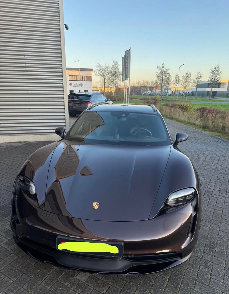 Porsche Taycan Cross Turismo 490pk 2021 Bruin, Auto's, Porsche, Automaat, 2220 kg, Origineel Nederlands, Vierwielaandrijving