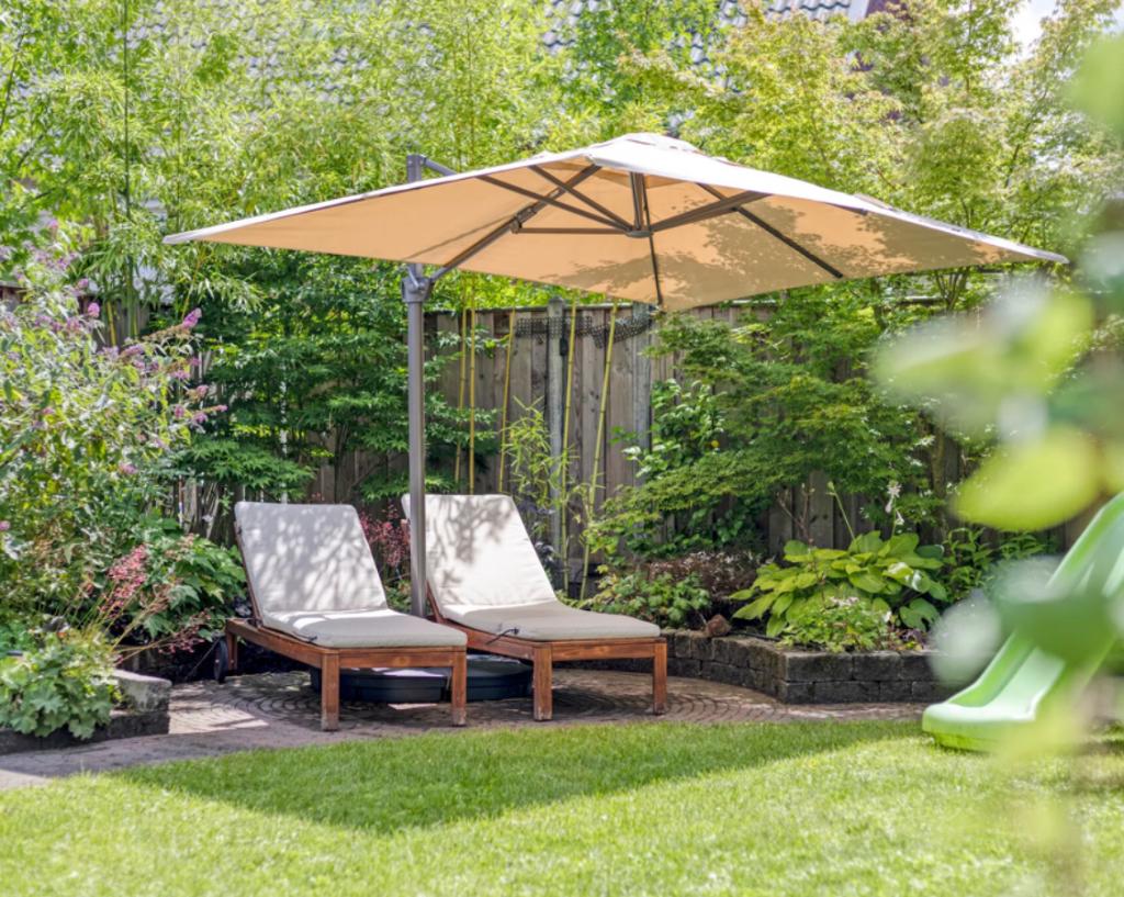 Grote parasol ikea seglaro beige incl voet, Tuin en Terras, Ophalen, Kantelbaar, 3 tot 4 meter, Zweefparasol