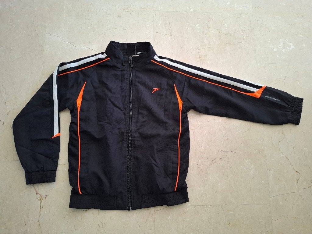 Trainingspak in zeer goede staat, Ophalen of Verzenden, Zo goed als nieuw, Jongen of Meisje, Sport- of Zwemkleding