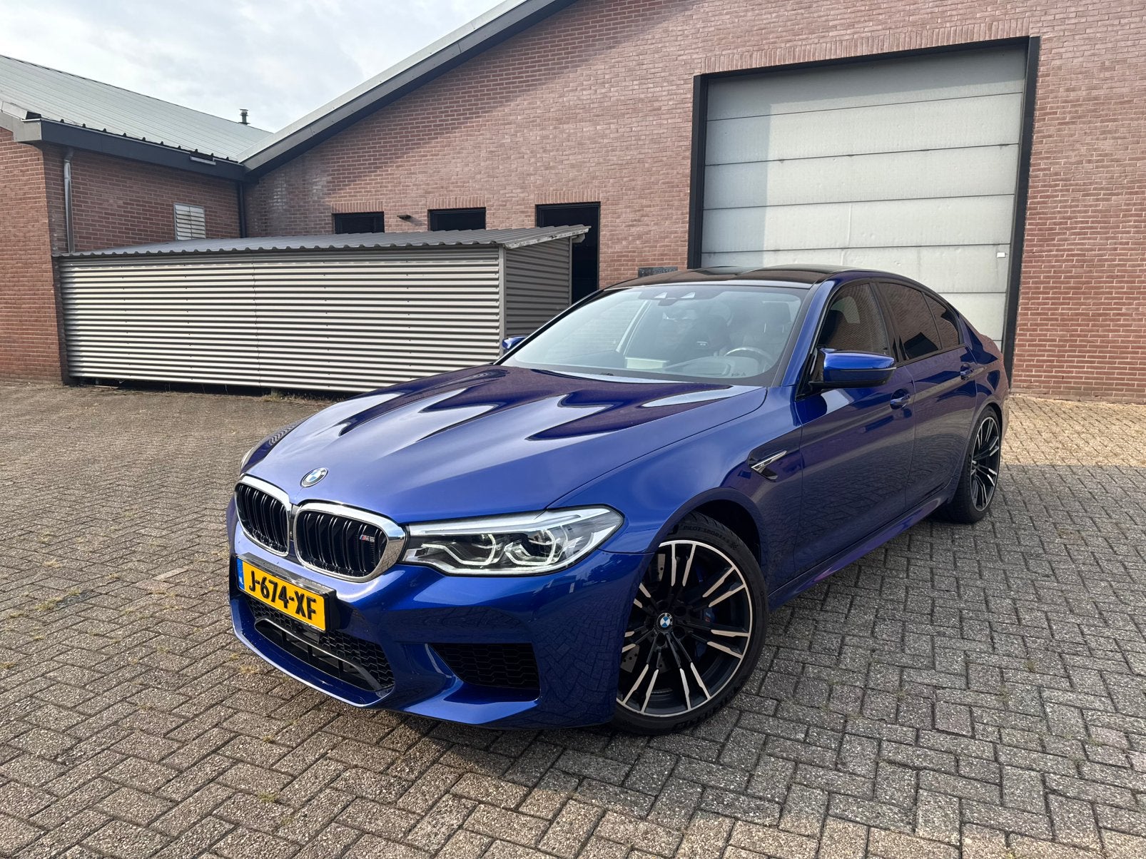 BMW M5 F90 xDrive 600 pk|Carbondak|HUD|Dealer onderhouden, Automaat, 2000 kg, Parkeerassistent, Leder