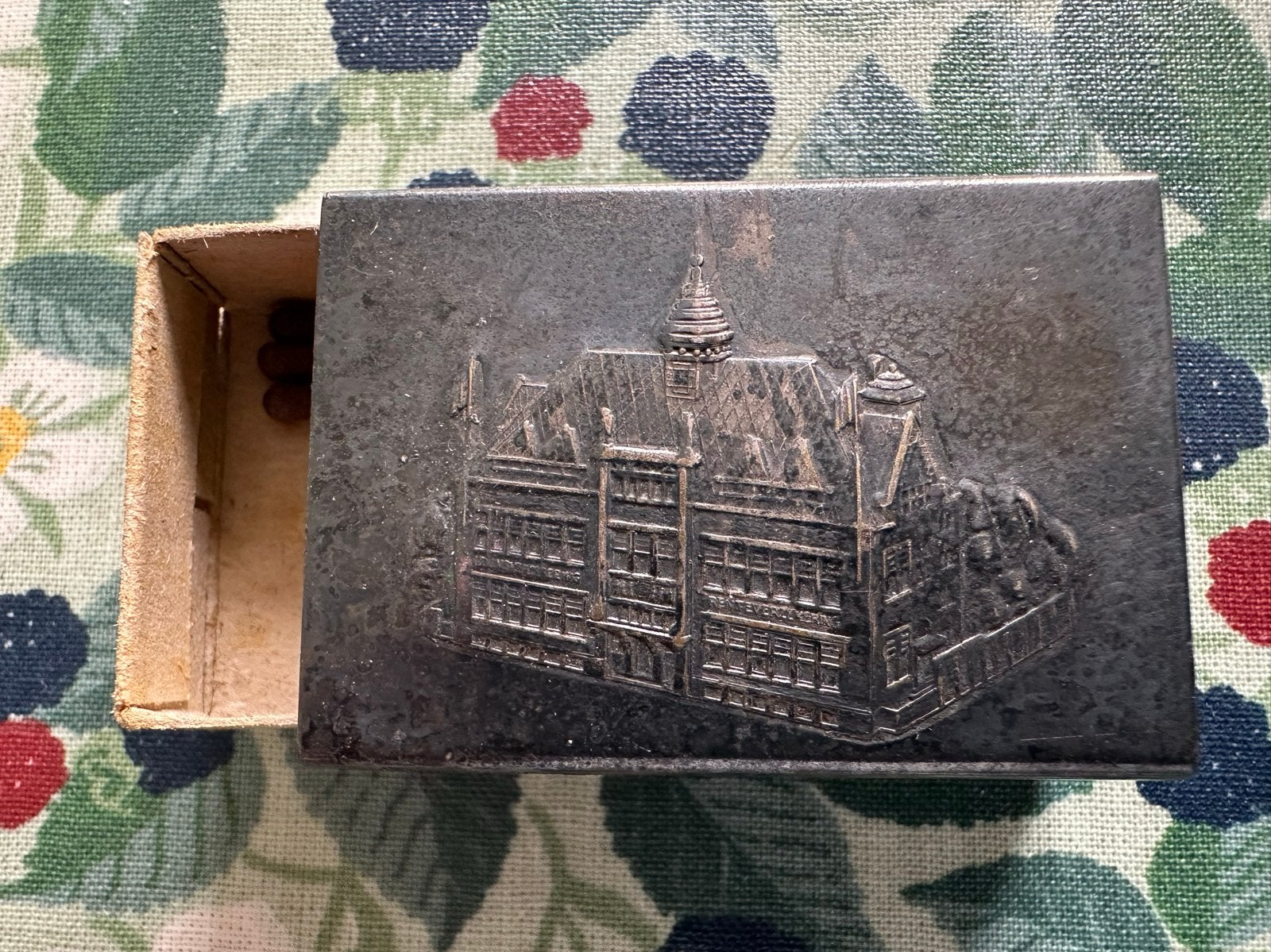 Verzilverde luciferdoos houder Vesta Arnhem 1941, Ophalen of Verzenden, Zilver