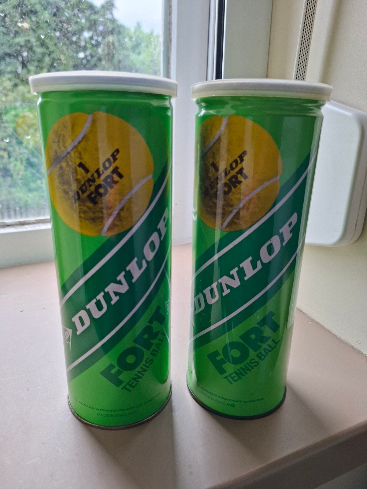 2 oude blikken tennisblikken Dunlop Fort verzamelaar tennis, Sport en Fitness, Tennis, Ballen, Ophalen of Verzenden, Zo goed als nieuw