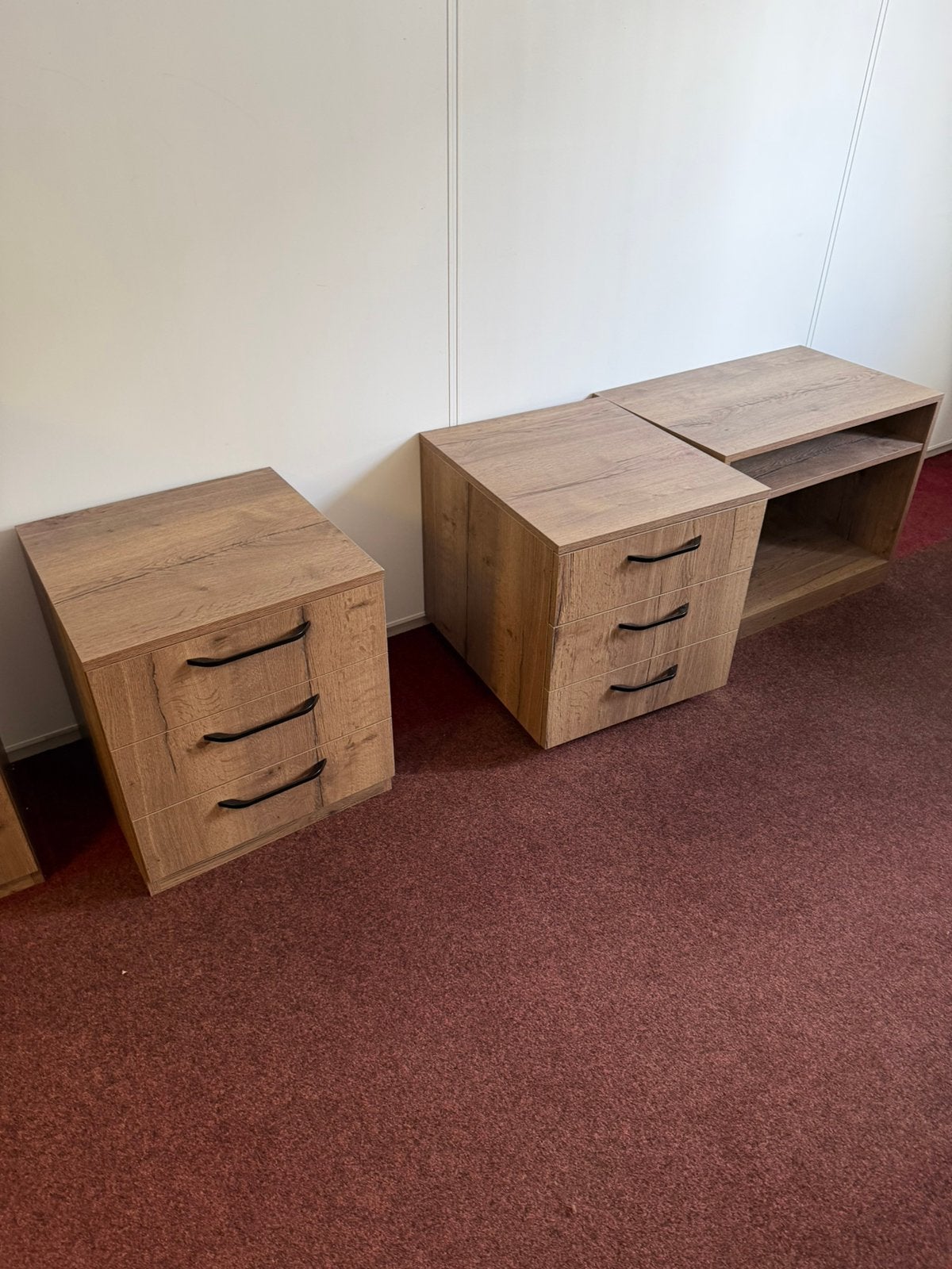 Foto 12 van Zeer mooie houten bureaus in nieuwstaat 75€