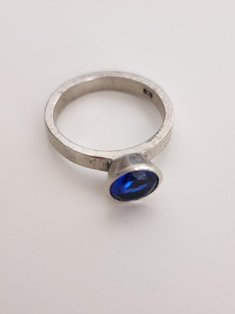 Zilveren Charmins ring – donkerblauwe zirkonia, Met kristal, Gebruikt, Blauw, Ophalen of Verzenden