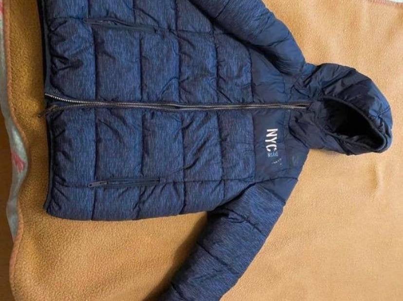 Donkerblauwe winterjas met capuchon maat M/L, Ophalen, Zo goed als nieuw, Blauw