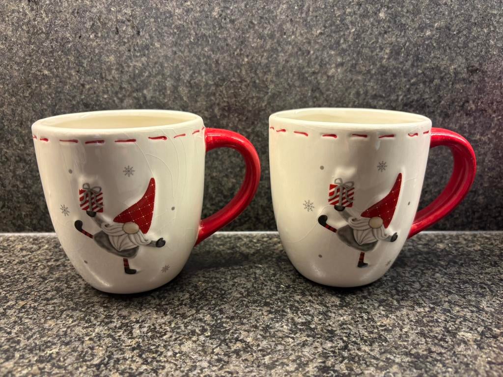 2 kerstmokken, Ophalen of Verzenden, Zo goed als nieuw, Overige stijlen, Kop(pen) en/of Schotel(s)