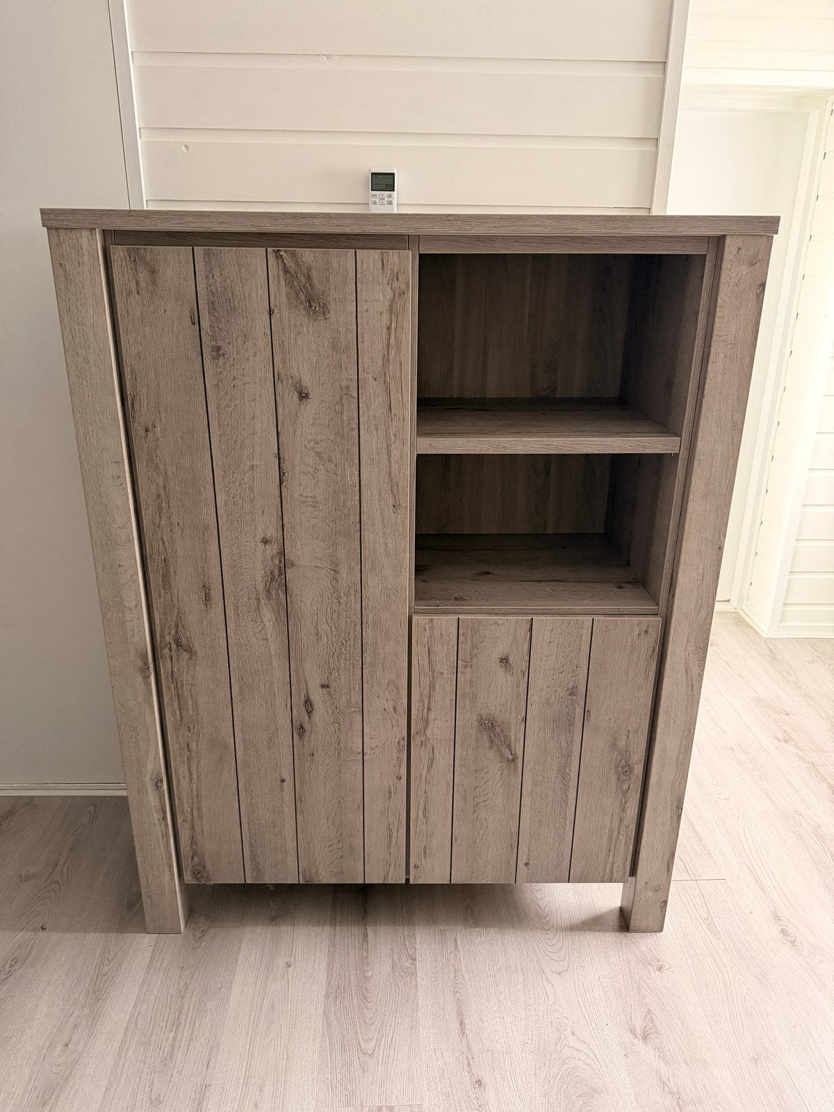 Grijs kastje met open vak en deurtjes, incl. led strip, Ophalen, Gebruikt