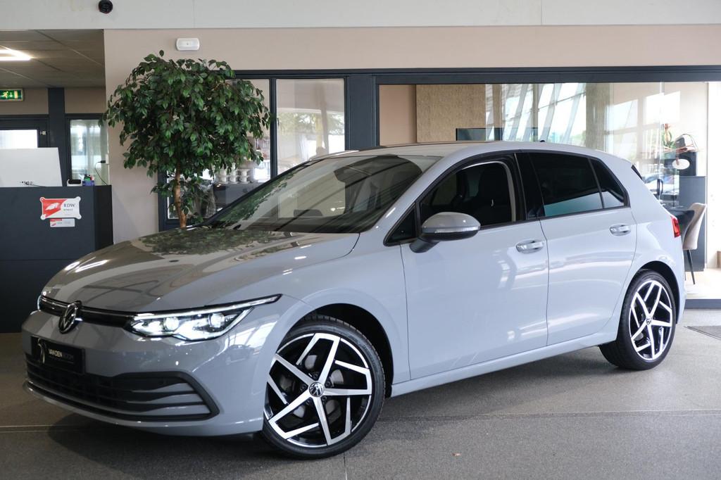 Volkswagen Golf 8 1.5 eTSI Life DSG 150PK HuD IQ Led Navi, Auto's, 680 kg, 4 cilinders, Leder en Stof, Origineel Nederlands