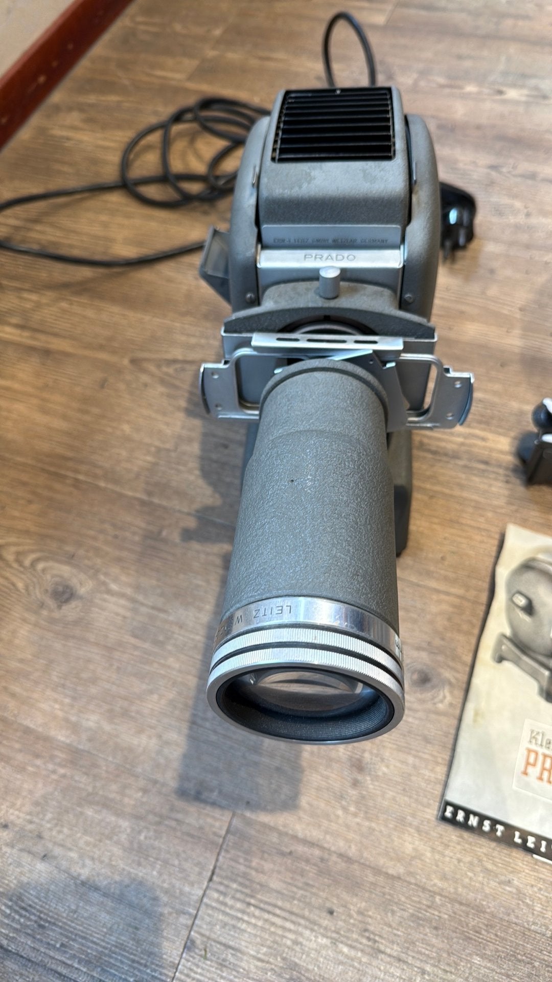 Leitz Prado 250 Kleinbild-Projektor met handleiding, Ophalen, Gebruikt, Met scherm