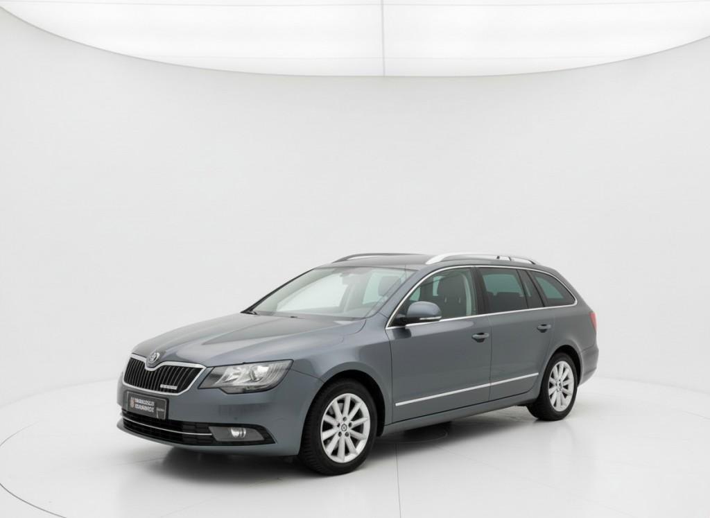 Skoda SUPERB 1.6 TDI CHAMPS ELYSEE. NAVI,TREKHAAK,CRUISE, Auto's, Skoda, Voorwielaandrijving, 1441 kg, Gebruikt, Euro 6