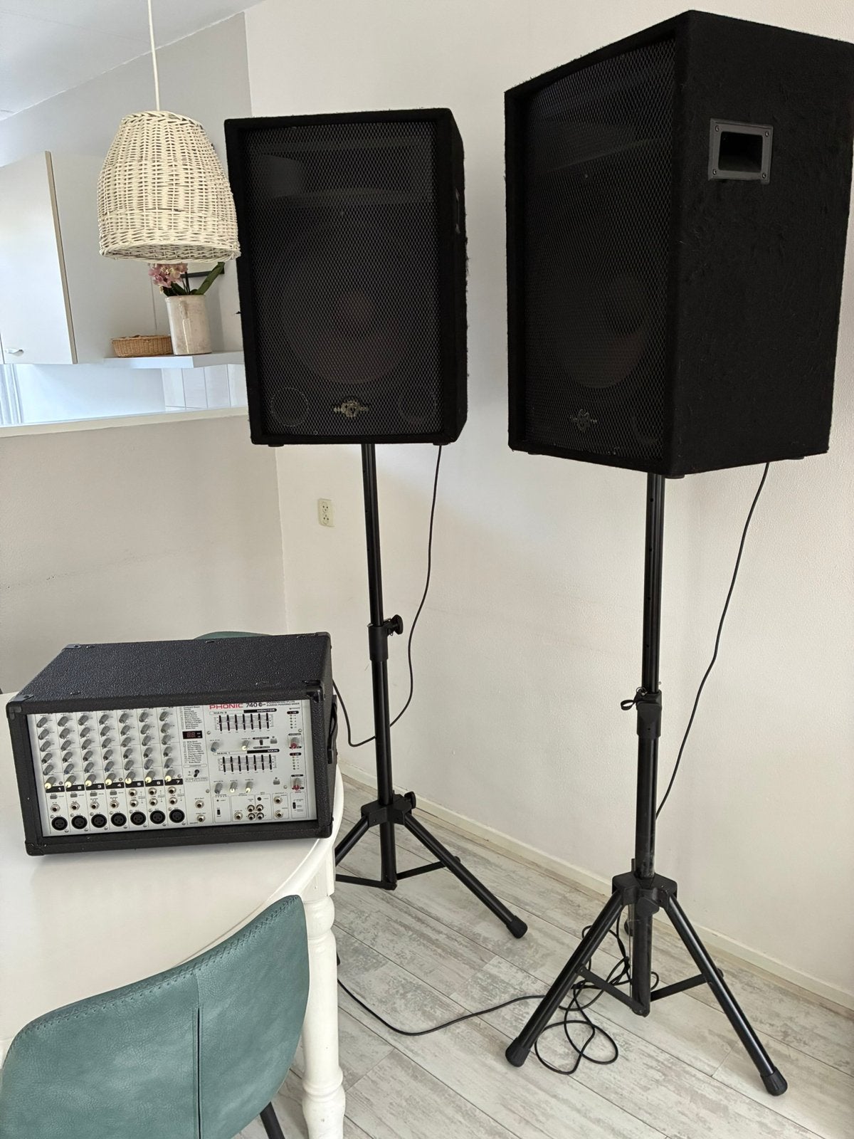 Phonic 740 Powerpod Plus 2x220W 7Chanel Powered mixer, Ophalen, Zo goed als nieuw, 5 tot 10 kanalen, Microfooningang