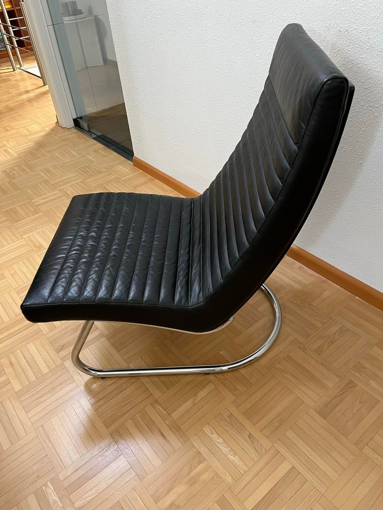 LEOLUX Wahwah fauteuil - Zwart leer, zo goed als nieuw, Huis en Inrichting, Ophalen, Zwart, Zo goed als nieuw, Eén