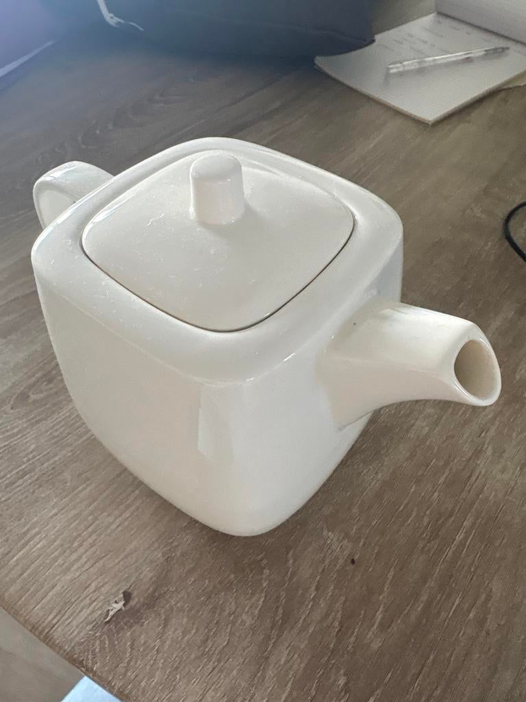 Witte theepot van New Linnen, Gebruikt, Overige typen, Ophalen of Verzenden, Effen