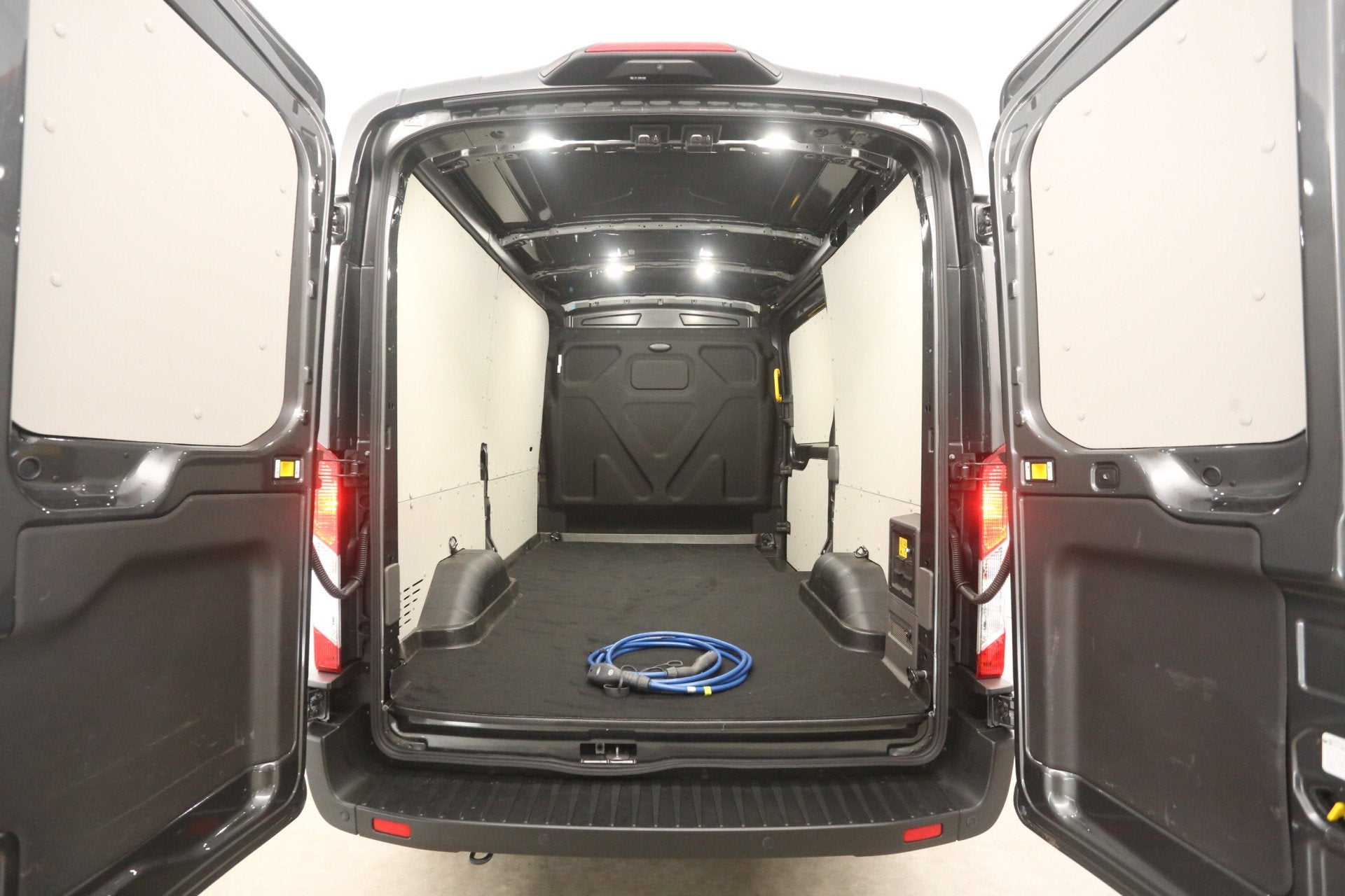 Ford E-Transit L2H2 68 kWh 184PK | Snelladen | SOH 97% | Cli, Auto's, Automaat, Achterwielaandrijving, 750 kg, 184 pk
