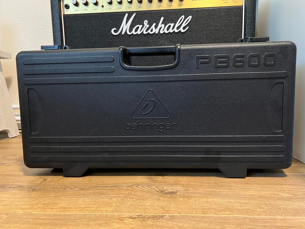 Behringer PB600 Effectpedaal Board met Voeding, Ophalen of Verzenden, Zo goed als nieuw, Overige typen