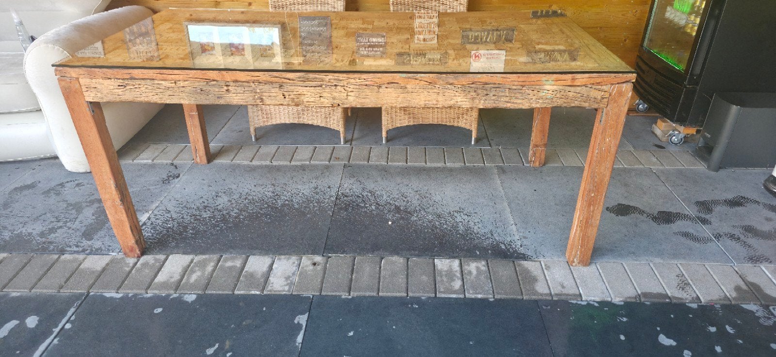 Unieke houten tafel met glasplaat, Huis en Inrichting, Tafels | Eettafels, Gebruikt, Uniek, handgesneden, rustiek, Glas, 150 tot 200 cm