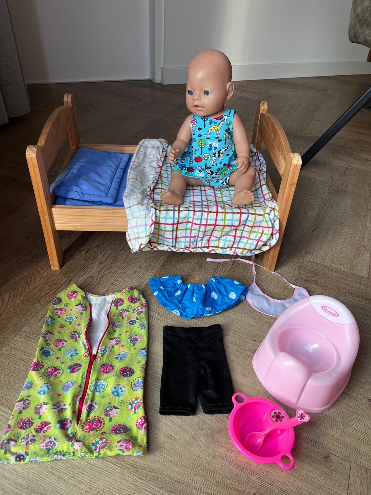 Baby born met bedje en toebehoren, Ophalen, Babypop