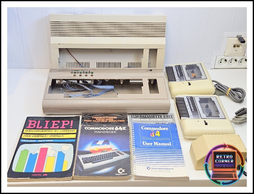 C64 partij onderdelen: behuizingen, datasettes, voeding, Computers en Software, Vintage Computers, Verzenden, Commodore C 64