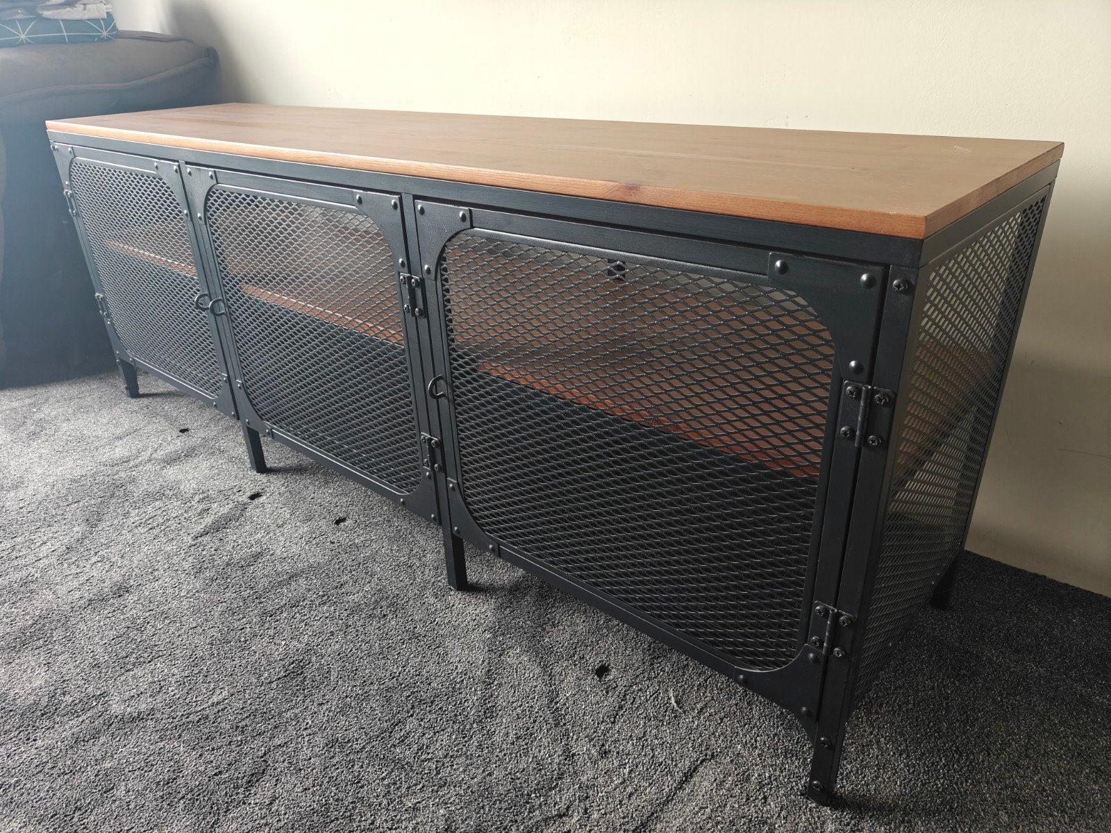 tv meubel / tv kast FJÄLLBO, Huis en Inrichting, Kasten | Televisiemeubels, Gebruikt, 150 tot 200 cm, Minder dan 100 cm, Industrieel