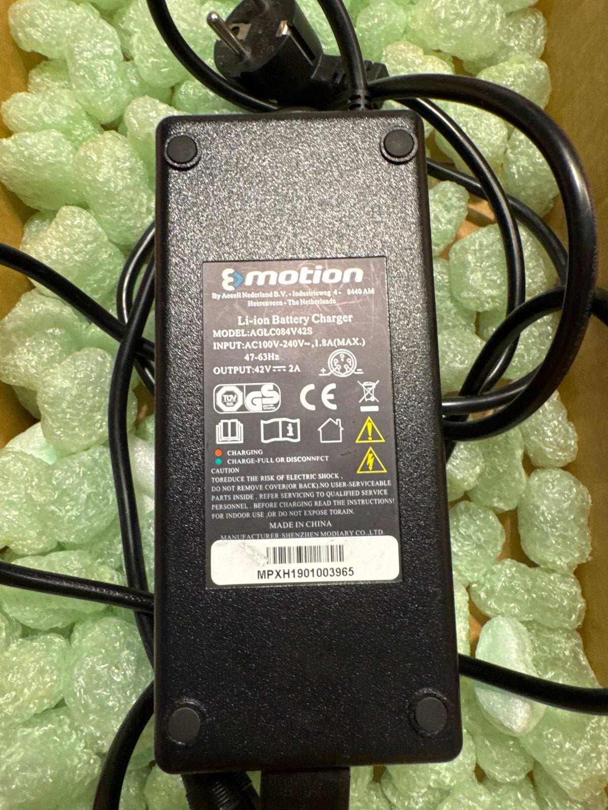 E-motion Li-ion Acculader 42V 2A (AGLC084V42S), Ophalen of Verzenden, Gebruikt