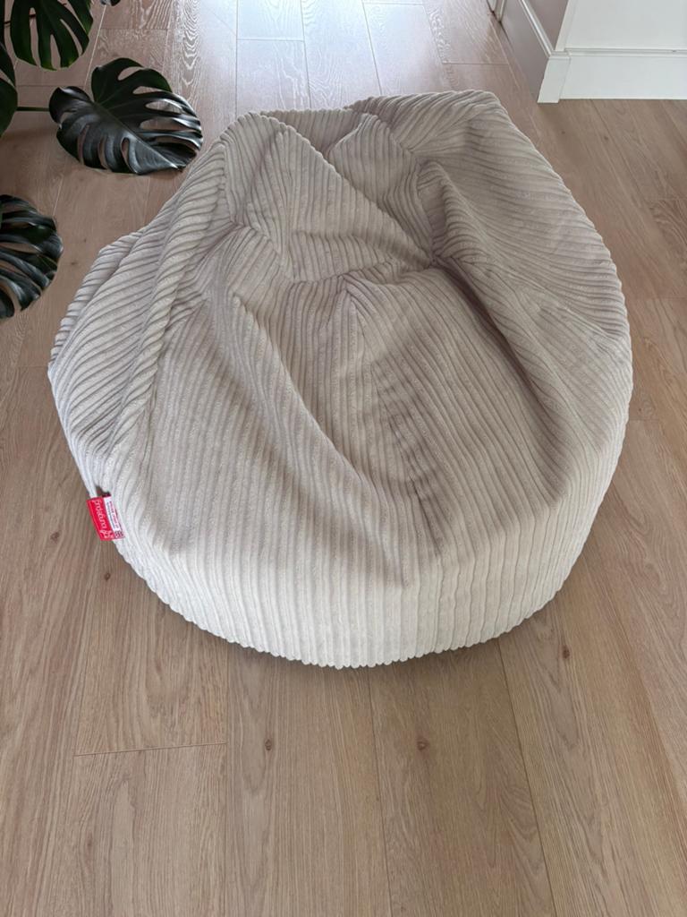 Lounge plug bean bag + leg stand color beige, Ophalen of Verzenden, Zo goed als nieuw, Beige, Zitzakstoel