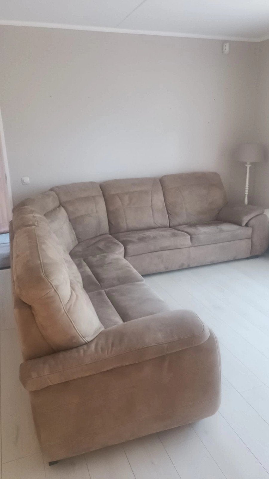 Fraaie taupe Alcantara hoekbank - 2x 2,5 mtr, Ophalen