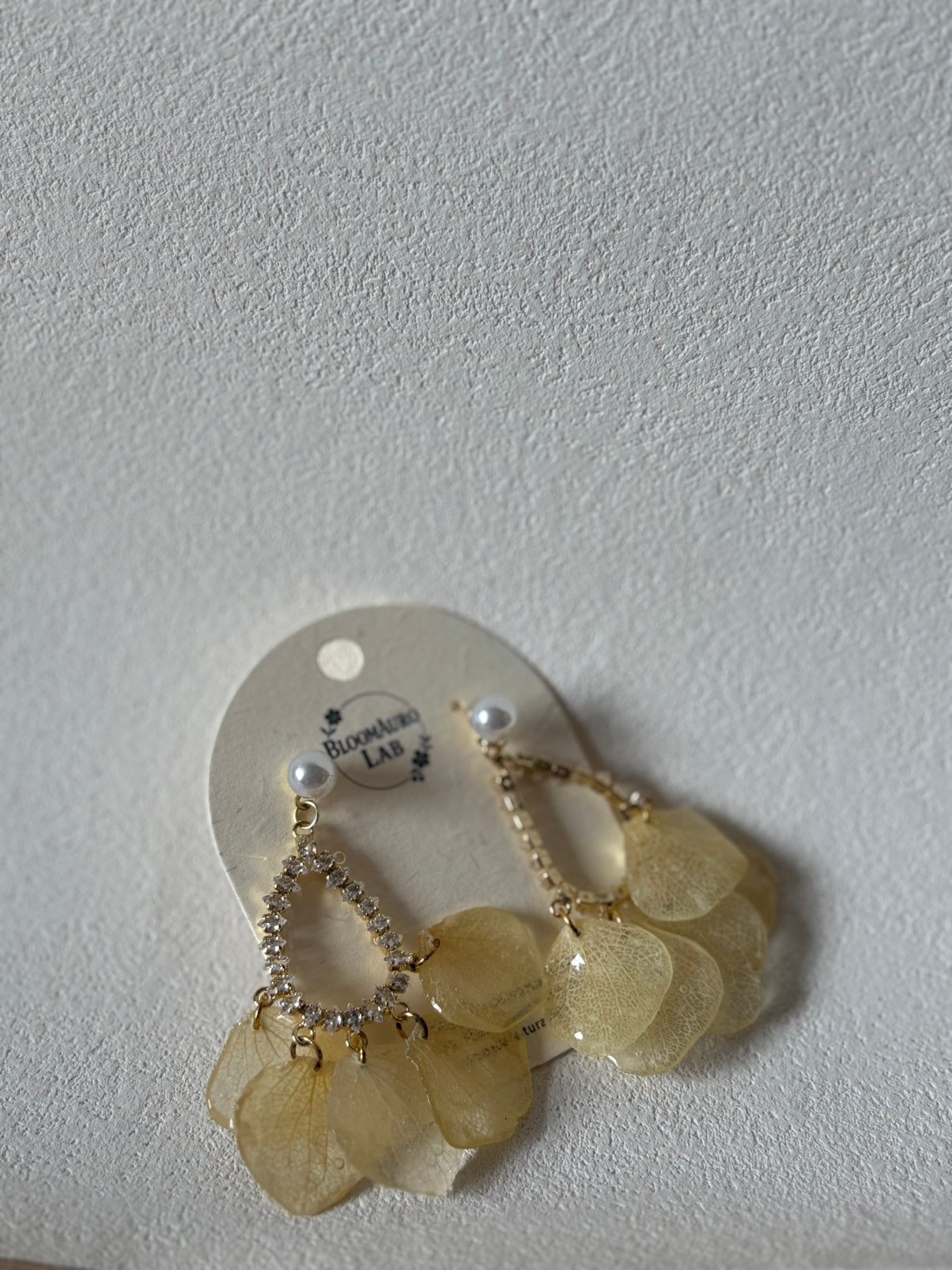 Elegante oorbellen met bloemblaadjes en strass, Sieraden, Tassen en Uiterlijk, Oorbellen, Overige materialen, Hangers, Verzenden