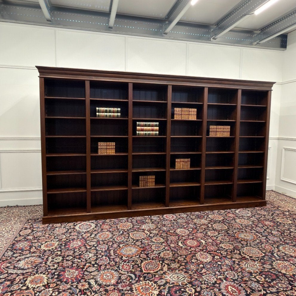 Grote Klassieke Engelse Open Boekenkast