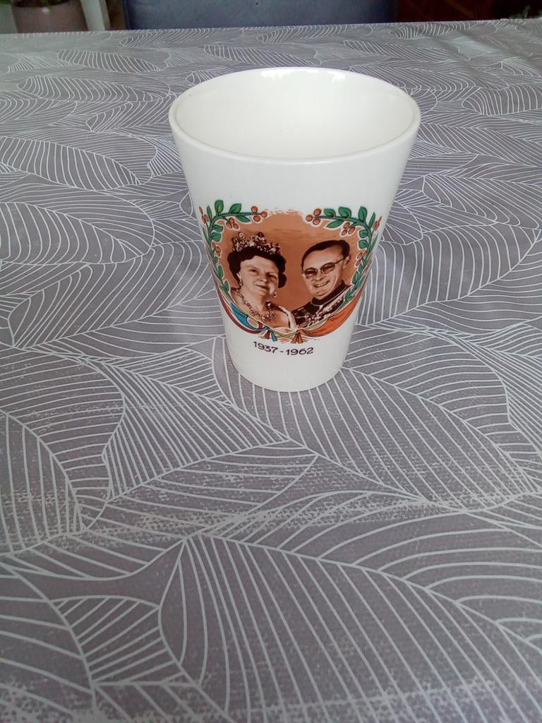 Beker Juliana-Bernard 25 jaar, Verzamelen, Koninklijk Huis en Royalty, Ophalen, Zo goed als nieuw, Servies