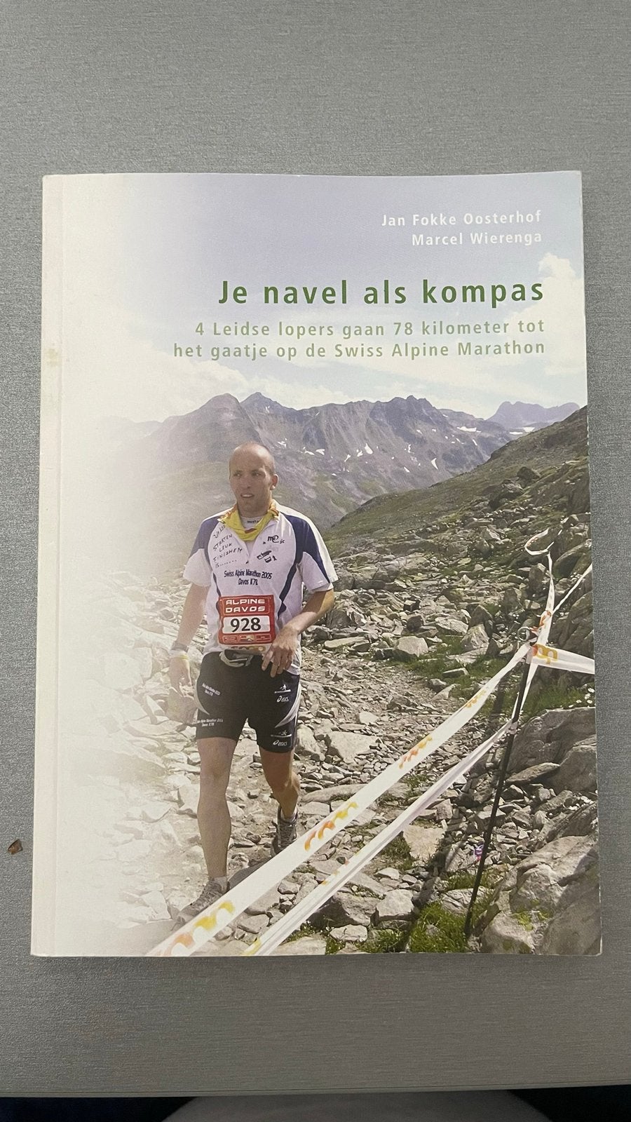 Je navel als kompas: Swiss Alpine Marathon 78 km, Boeken, Ophalen of Verzenden, Nieuw, Lopen en Fietsen