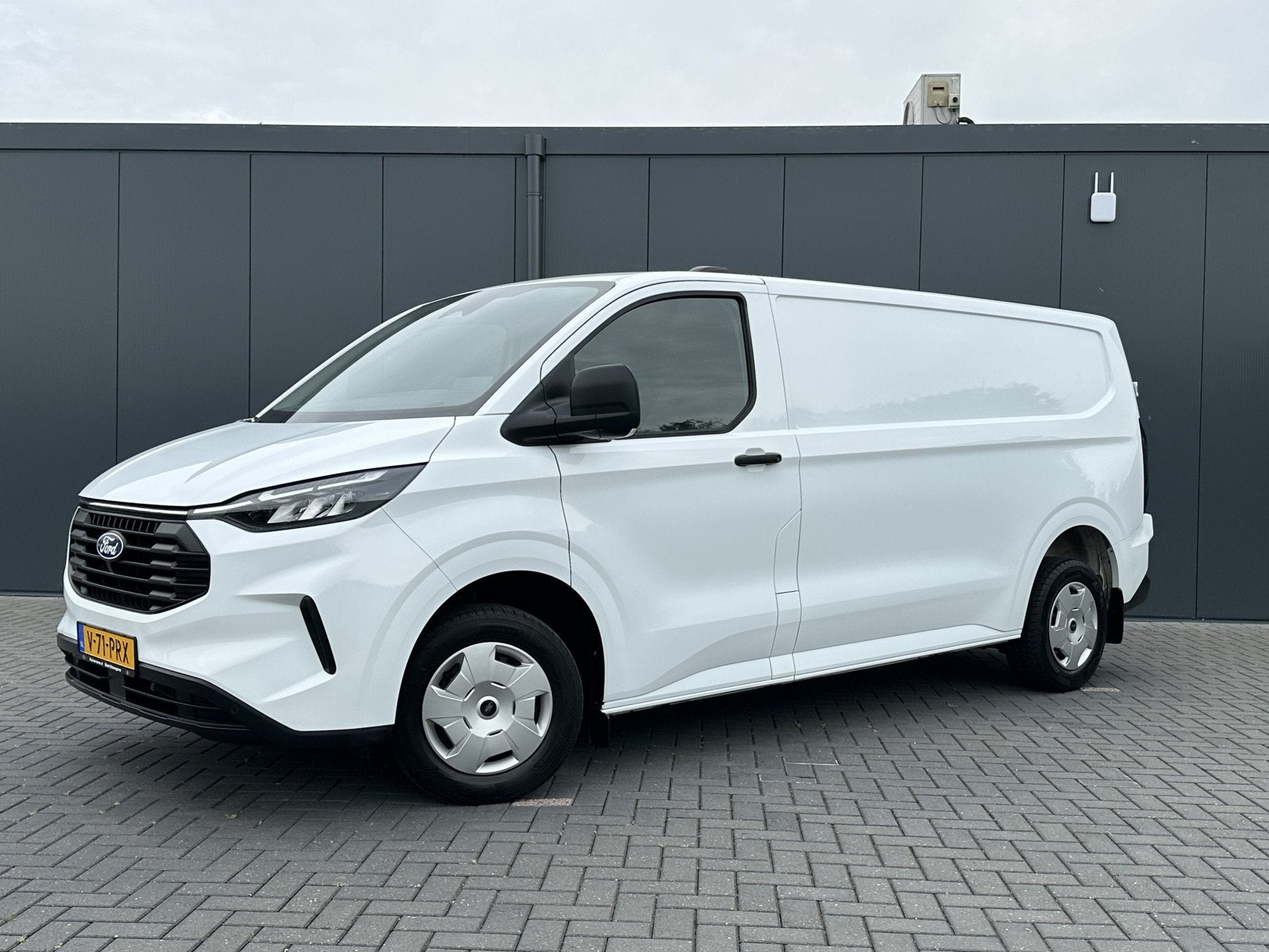 Ford Transit Custom 2.0 TDCI 136 PK TREND / L2H1 / 2.740 KG, Voorwielaandrijving, 1849 kg, 136 pk, Gebruikt