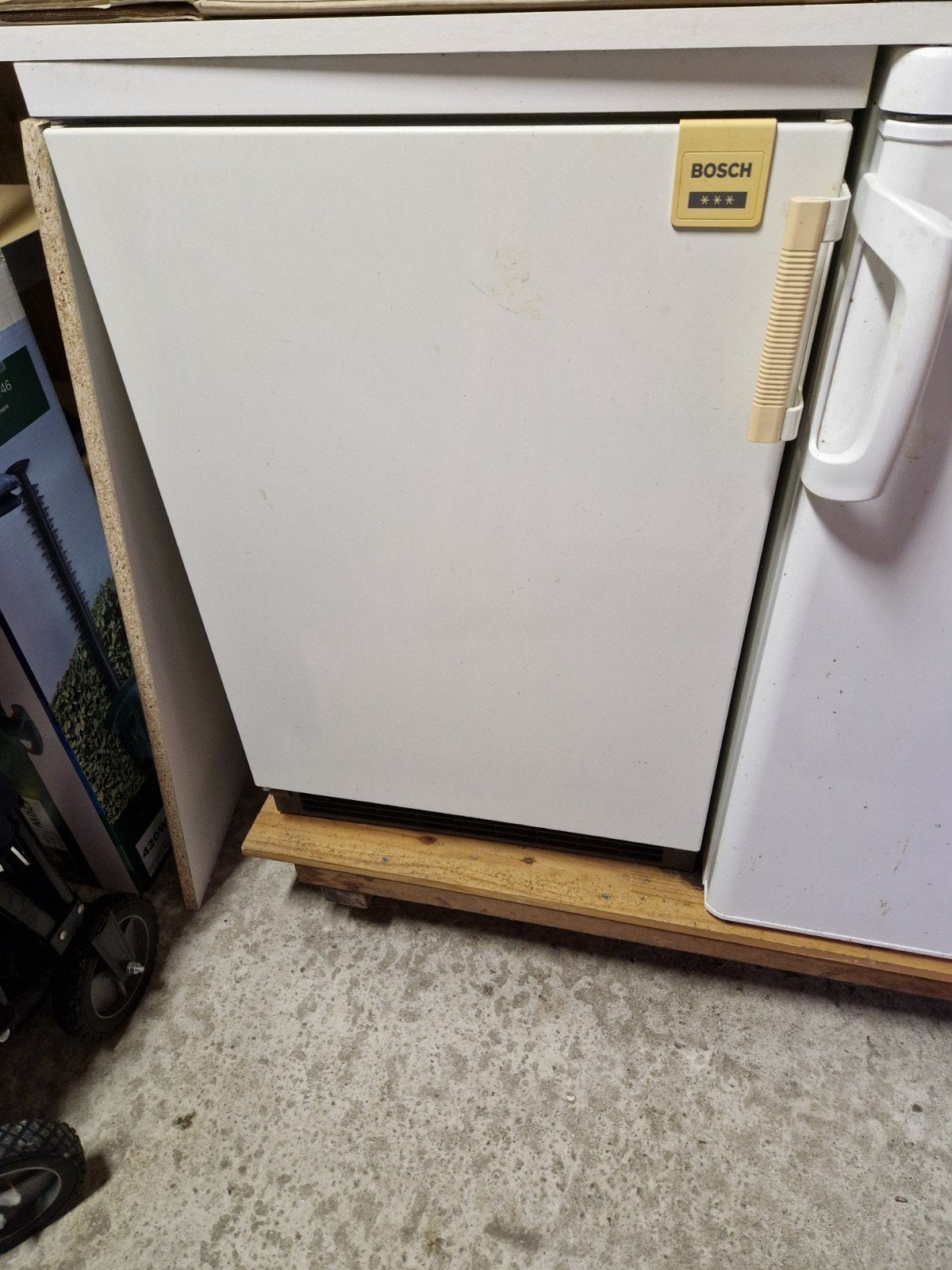 Gratis Bosch tafelmodel koelkast, Witgoed en Apparatuur, Koelkasten en IJskasten, Ophalen, Gebruikt, Met vriesvak, Minder dan 85 cm
