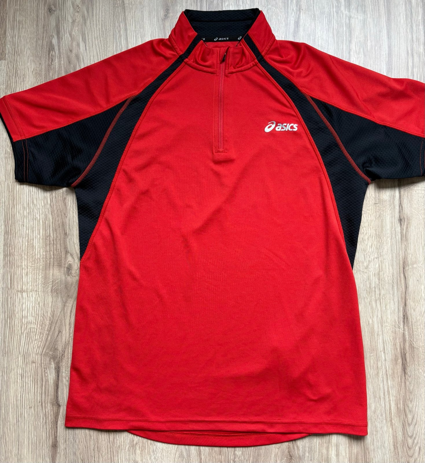 Asics Duo Tech Sportshirt Rood Zwart Maat L, Maat 52/54 (L), Fitness, Ophalen of Verzenden, Zo goed als nieuw