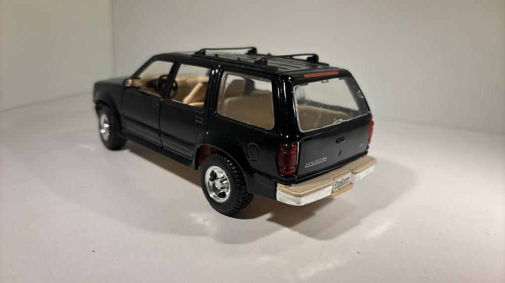 Ford explorer maisto 1.24, Hobby en Vrije tijd, Maisto, Ophalen of Verzenden, A, A
