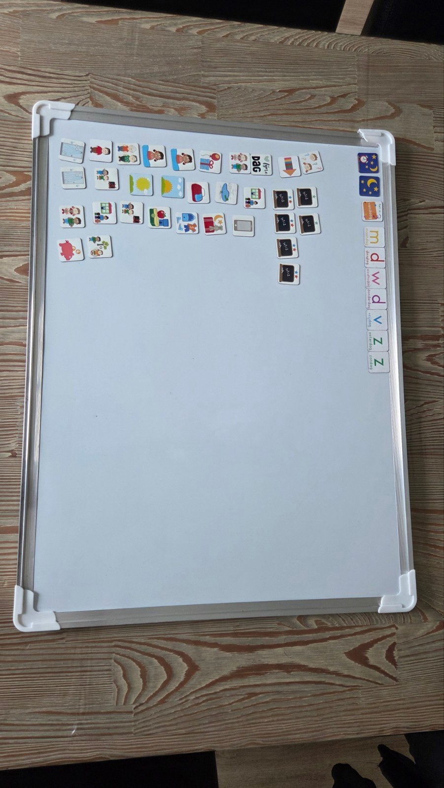 Whiteboard met magneetjes voor overzichtelijke dag kinderen, Huis en Inrichting, Woonaccessoires | Memoborden, Ophalen, Gebruikt