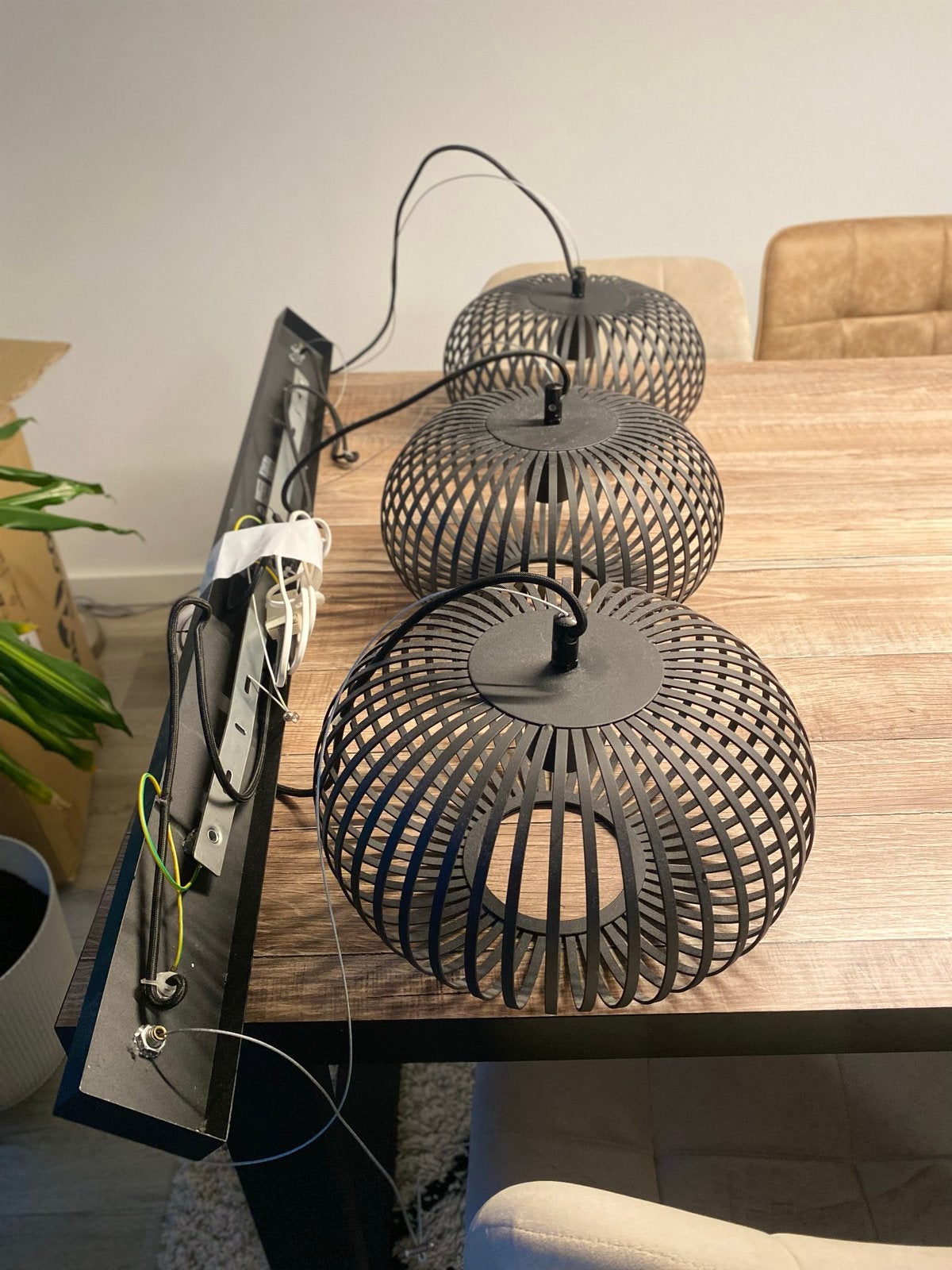 Zwarte chericoni hanglamp met 3 kappen - modern design, Huis en Inrichting, Lampen | Hanglampen, Ophalen of Verzenden, Gebruikt