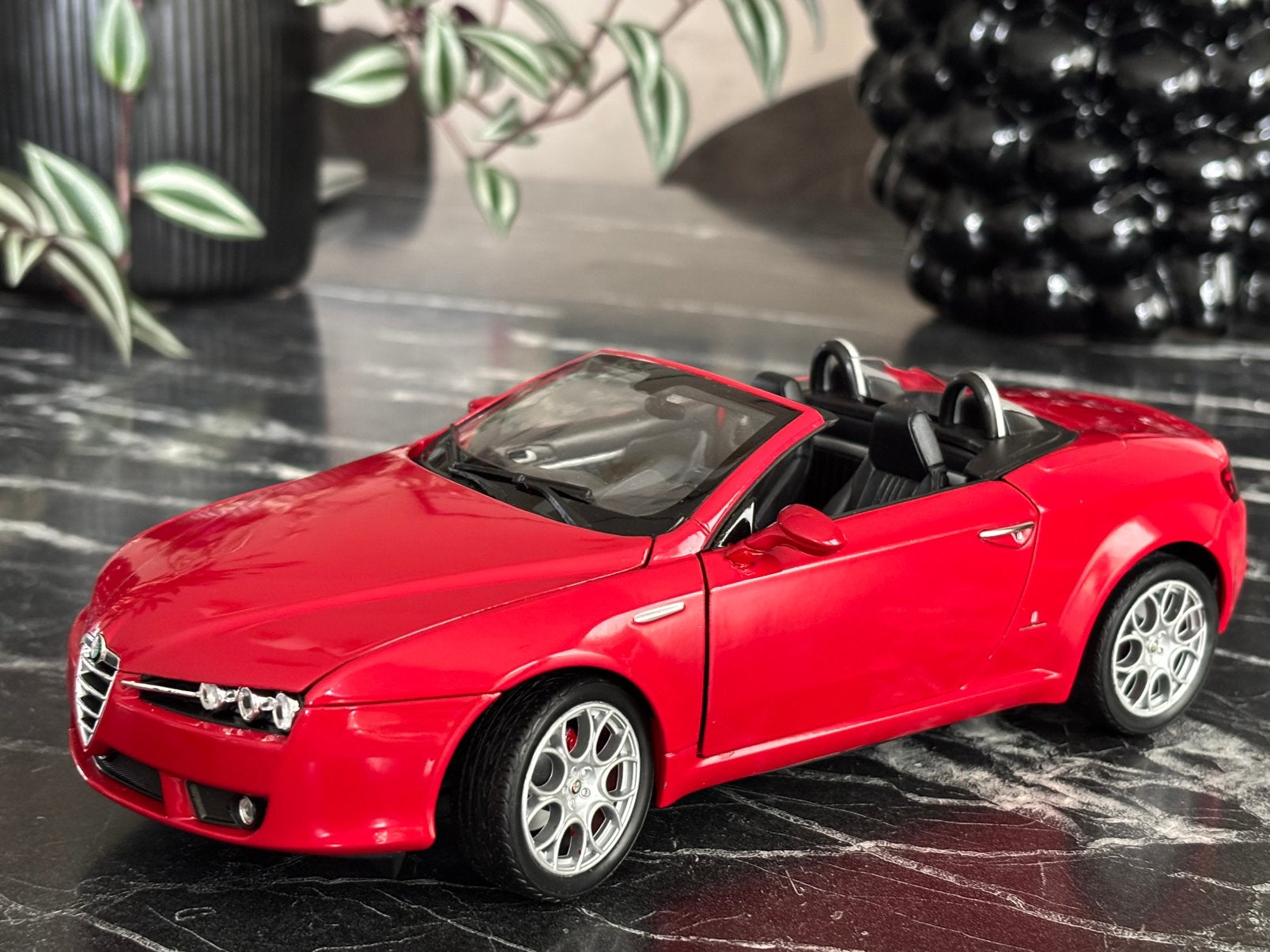 Alfa Romeo Spider (Brera type, 2011) Welly 1:18 Prachtig!, Ophalen of Verzenden, Zo goed als nieuw, Auto, Welly