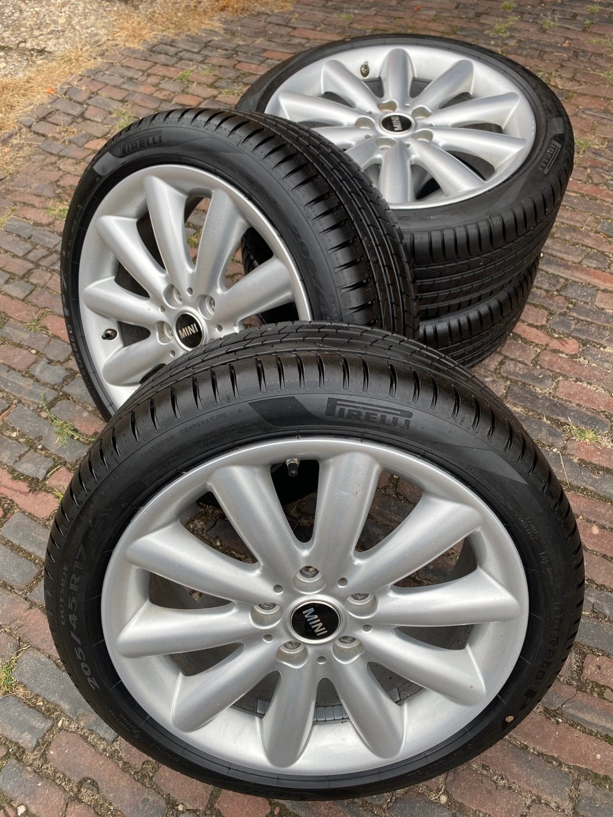 17” Mini F55 499 velgen + NIEUWE 205/45R17 Pirelli banden, Banden en Velgen, Nieuw, 17 inch, Zomerbanden