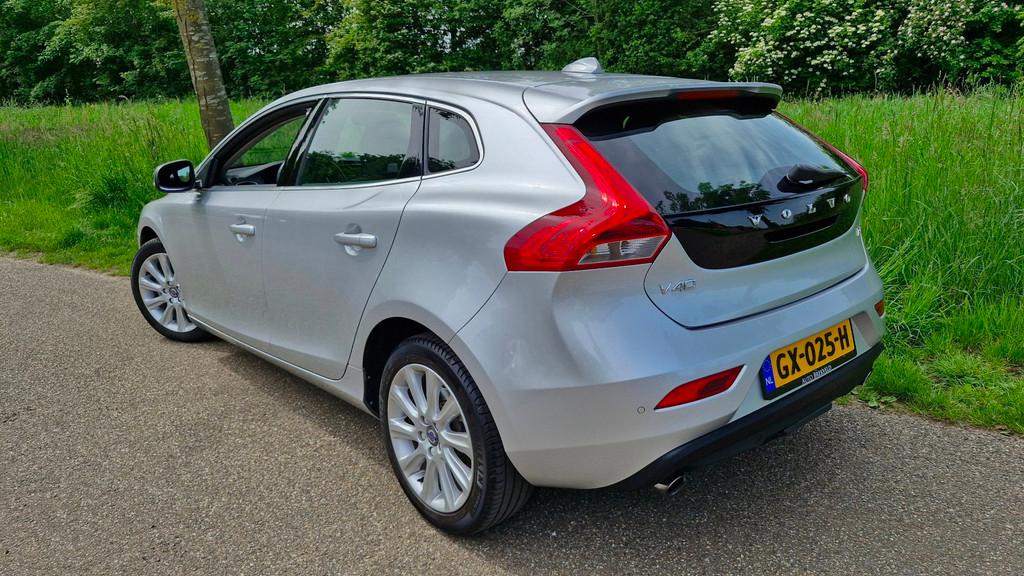 Volvo V40 2.0 T3 Momentum 152PK| Rijklaarprijs | Cruise | Cl, Auto's, Voorwielaandrijving, Gebruikt, 4 cilinders, Leder en Stof
